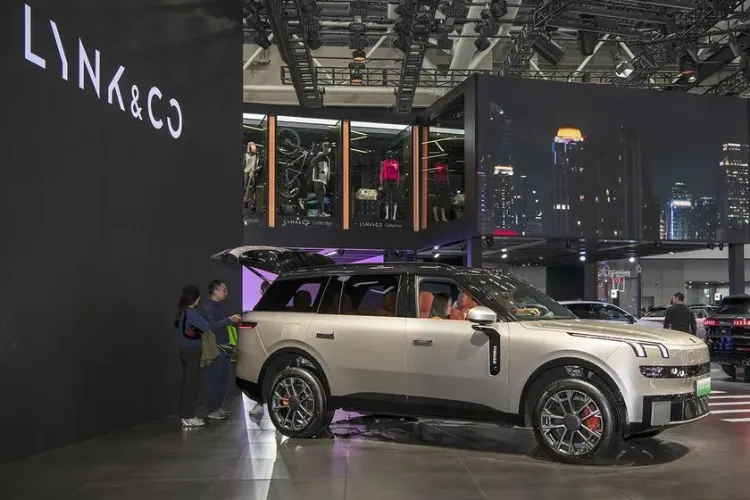 语音关灯酿高速车祸,智能汽车的安全底线在哪?